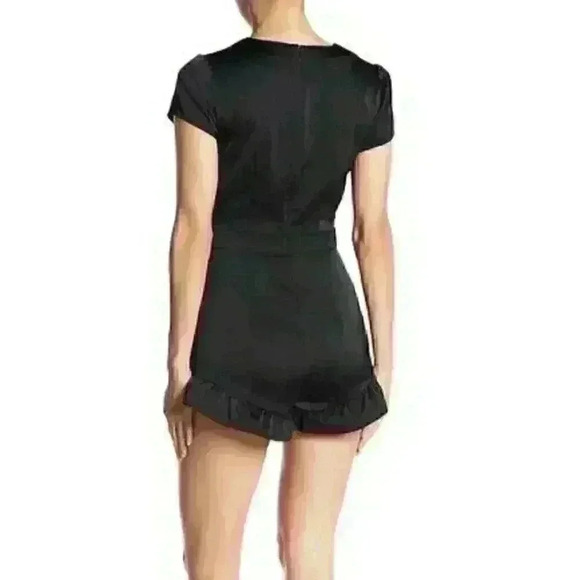 NEW! Bebe Women’s 10 V-Neck Ruffle Romper NWT $119 - Picture 2 of 3